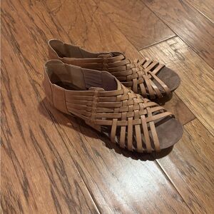 Chocolat Blu Brown Woven Sandals size 9.5